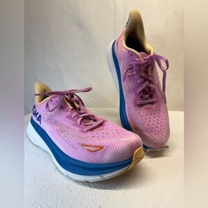 Hoka Women's Clifton 9 Running Shoes in Cyclamen \ Sweet Lilac Colorway Sz 9.5D
